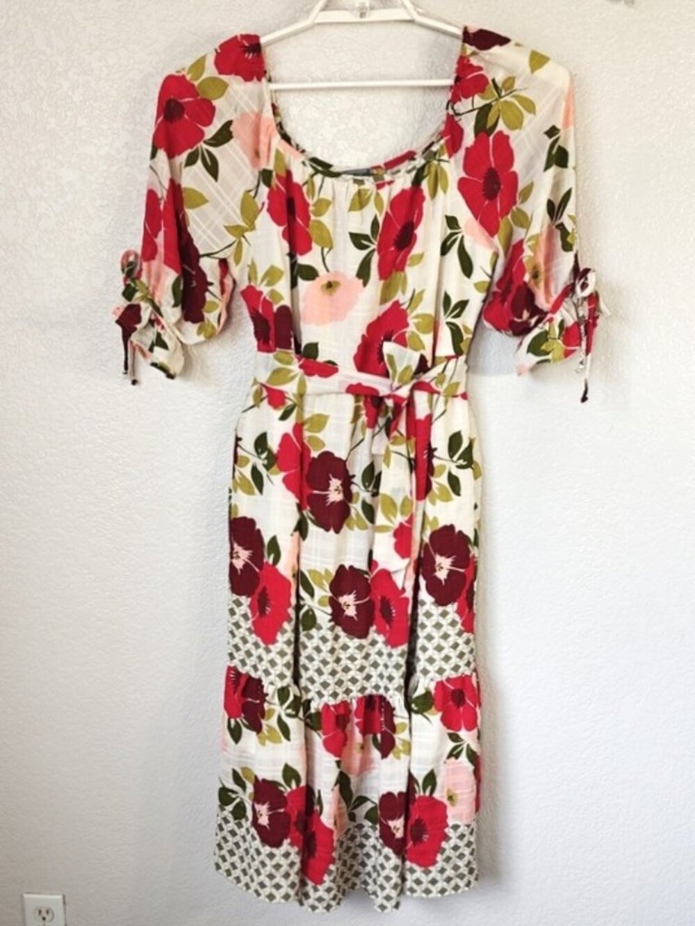 Figueroa & Flower Sz M Midi Dress Floral Tiered Puff Sleeves Scoop Neckline